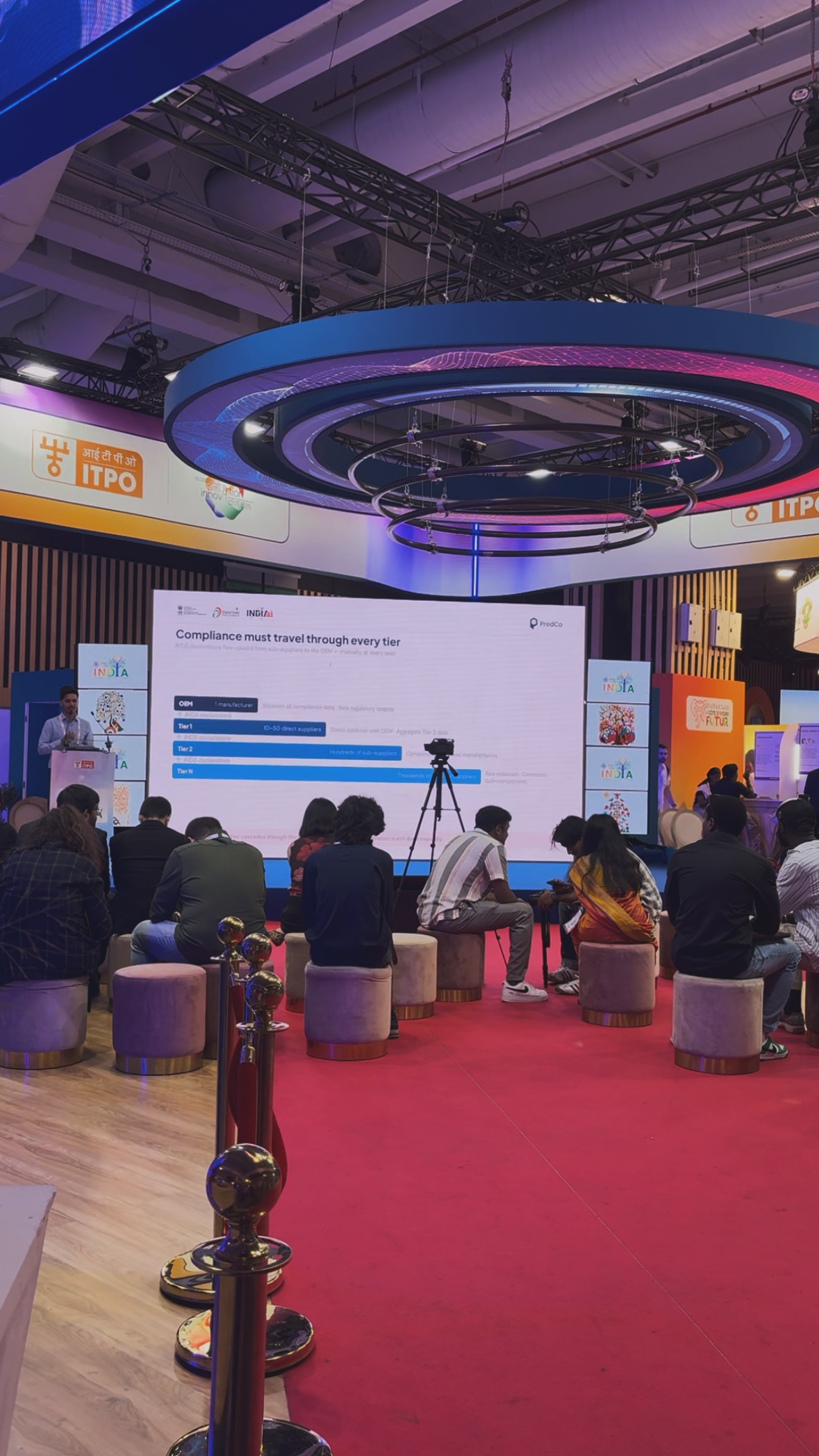 Rencontres et échanges professionnels au stand NGTEX lors de VivaTech 2026